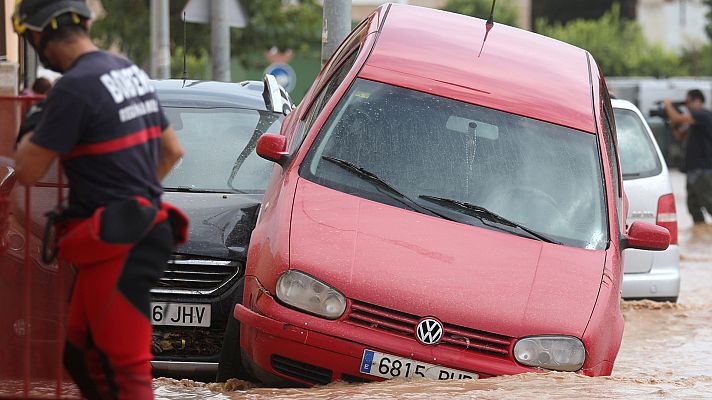 Gota fría: Cómo salir del coche con seguridad si nos sorprende una riada