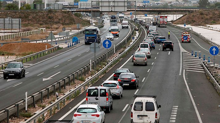 Telediario 1 - Carreteras y vías cortadas: La gota fría también ha afectado a los transportes
