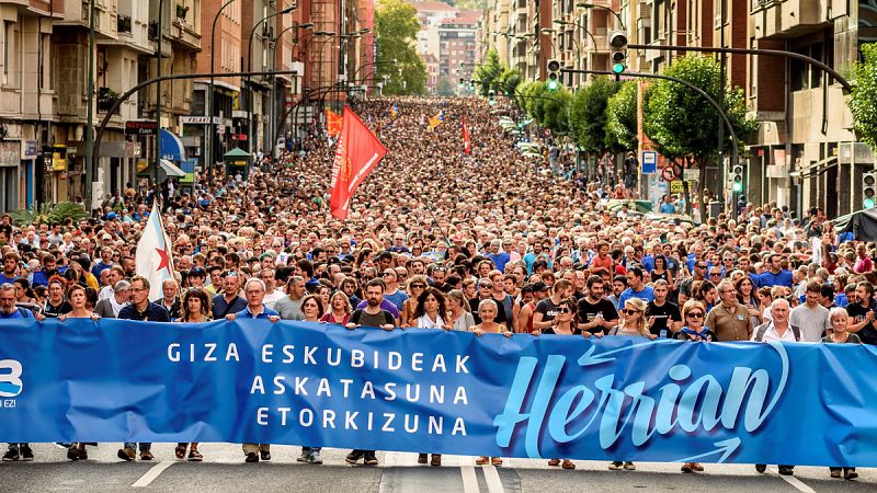Manifestación en Bilbao en apoyo a los integrantes del llamado "frente de cárceles de ETA"