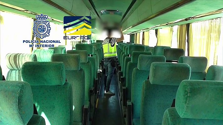 Telediario 1 - La Policía Nacional desmantela una red de tráfico de seres humanos