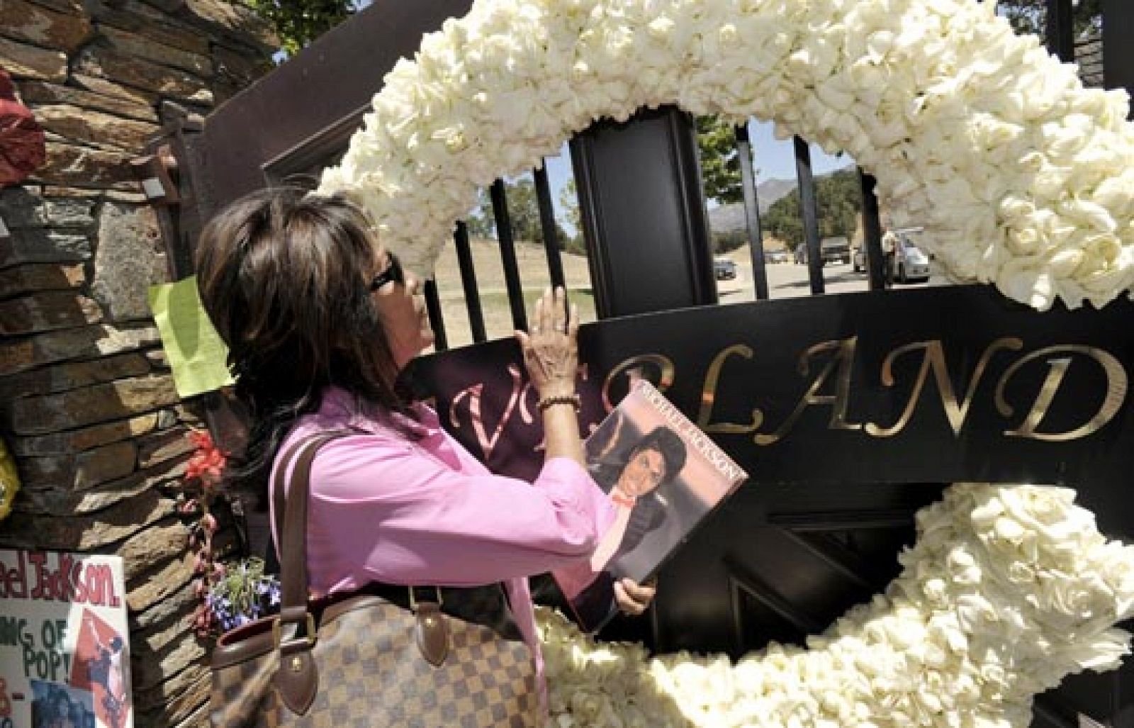 En Los Ángeles todos están pendientes del funeral de Michael Jackson | Ver