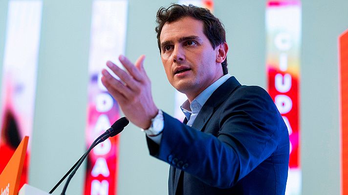 Telediario 1 - Oferta de Rivera a Casado: abstenerse para investir a Sánchez con tres condiciones