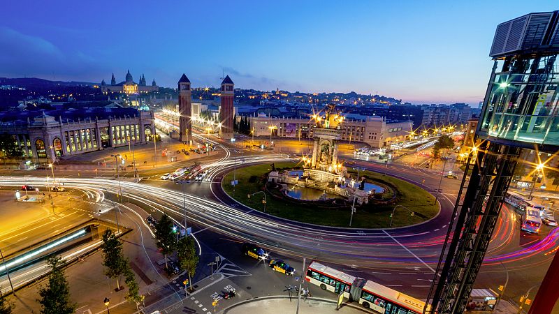 El Ayuntamiento de Barcelona sancionará con multas de entre 200 y 1.800 euros a los vehículos más contaminantes que vulneren la prohibición de circular por la ciudad los días laborables de 7 a 20 horas a partir del 1 de abril de 2020. Aún así, estos 