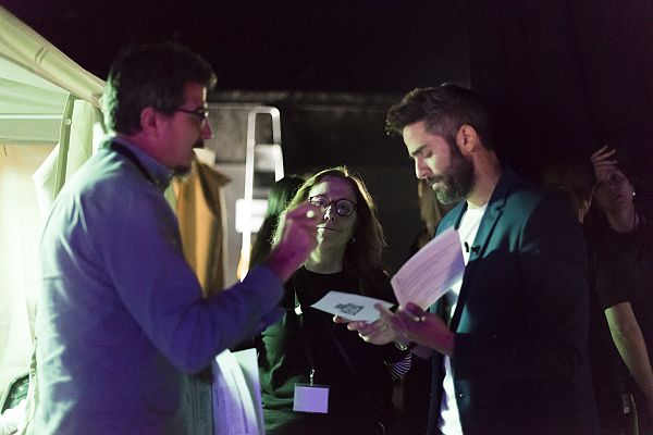 Vaya crack - Roberto Leal conoce a los concursantes en el camerino