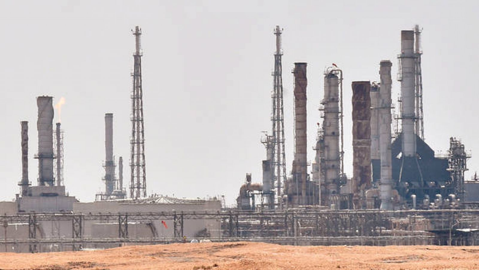 El precio del petróleo sube más de un 10% tras los ataques a las refinerías de Arabia Saudí