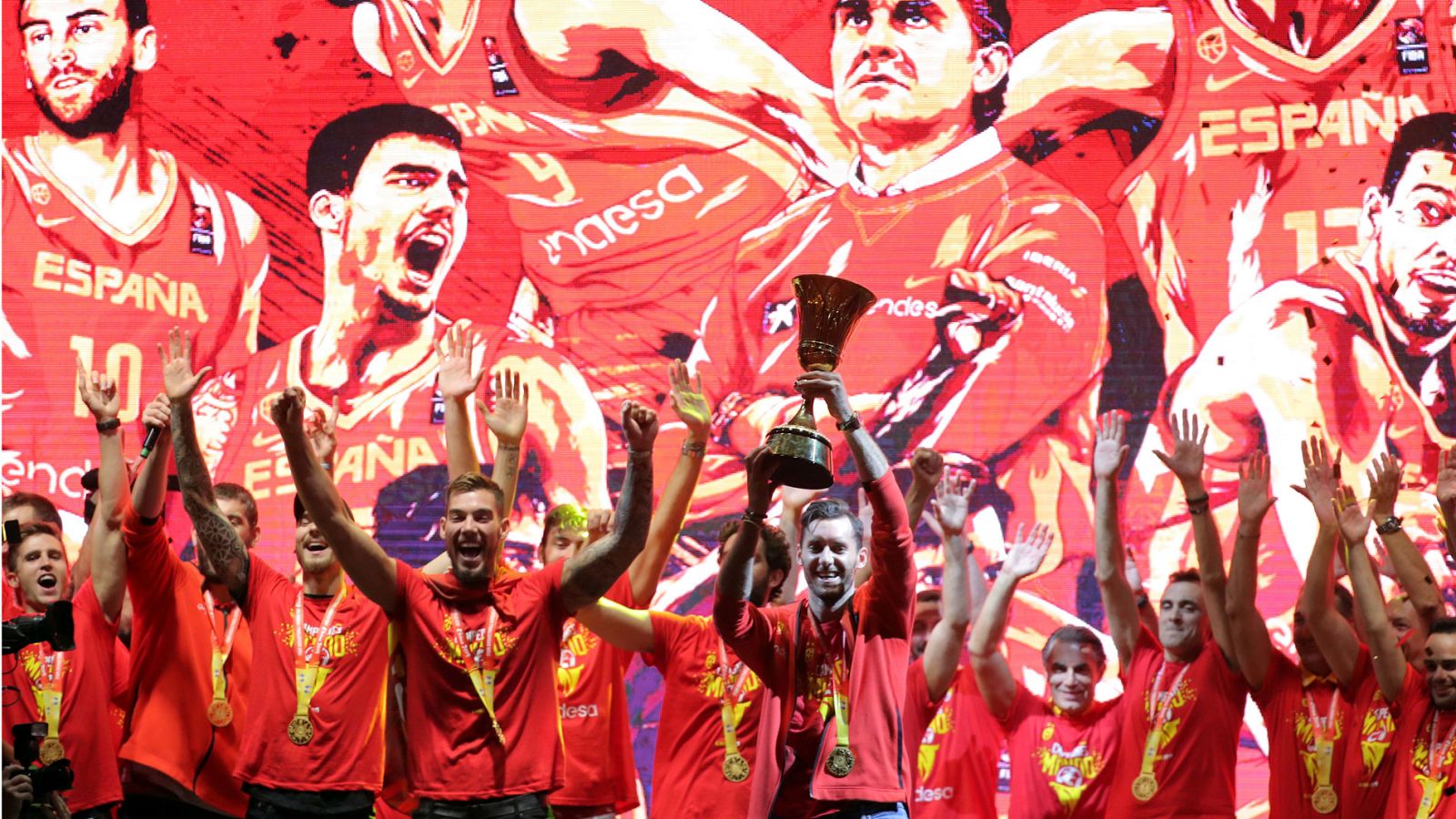 La selección española celebra en las calles de Madrid su segundo Mundial