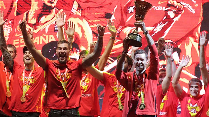 Telediario 1 - Madrid celebra con la selección española de baloncesto su segundo título Mundial