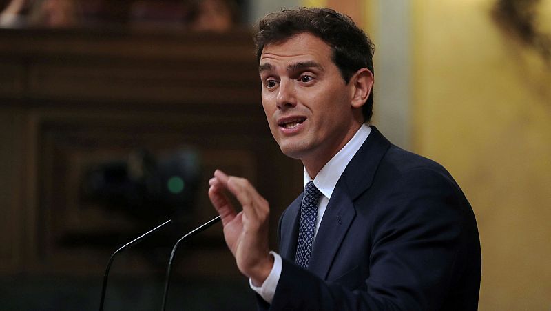 Sánchez responde por carta a Rivera que ya cumple sus tres requisitos y el líder de Cs habla de "tomadura de pelo"