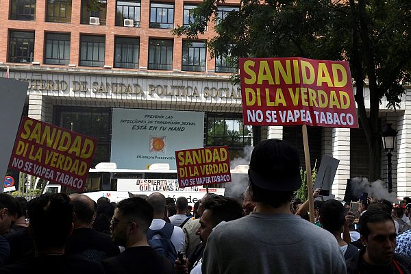 Telediario 1 - Los vapeadores, en pie de guerra contra el Ministerio de Sanidad