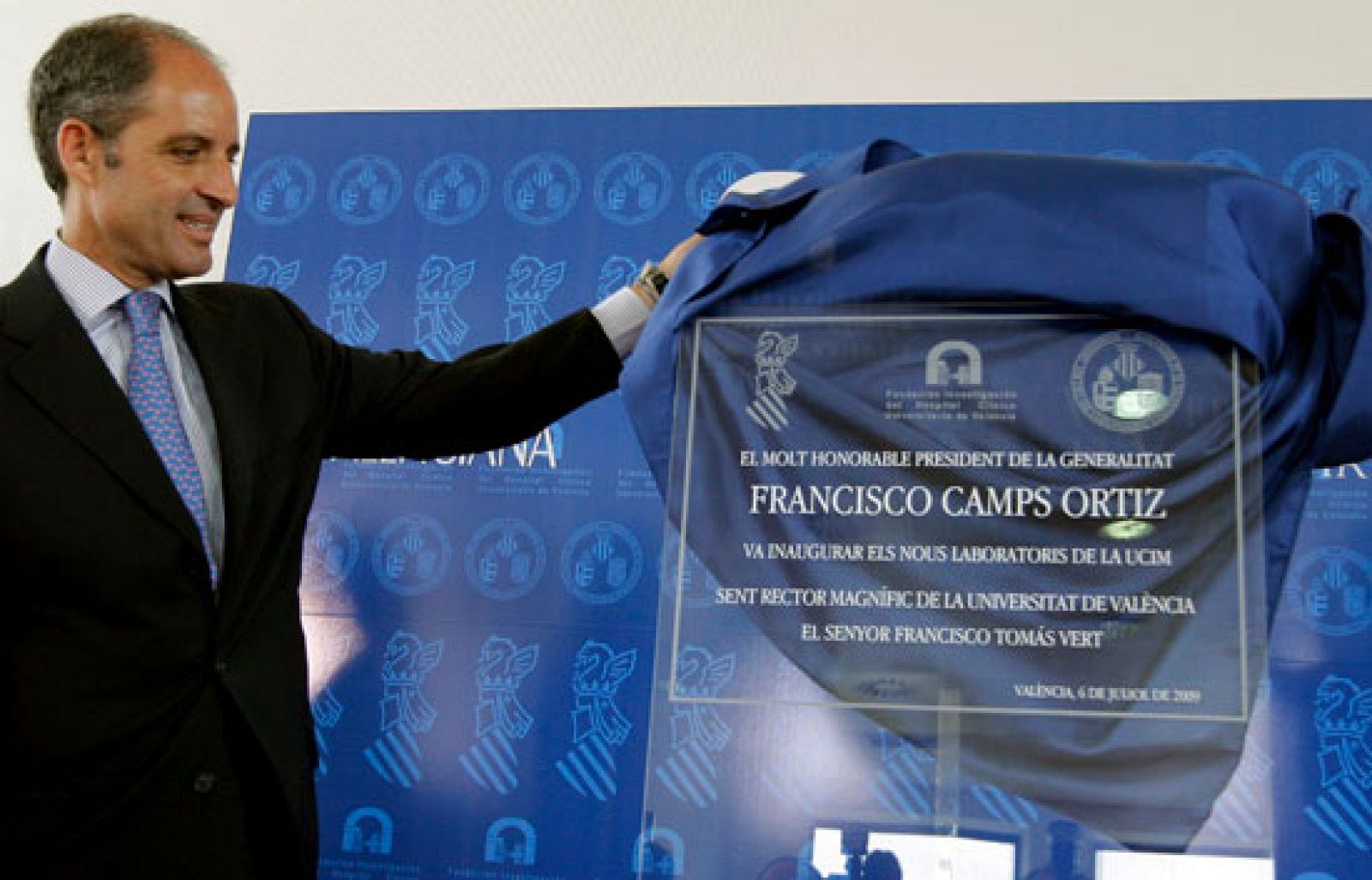 En el auto que ha hecho público el juez que instruye el caso, considera probado que recibió trajes de la trama corrupta y que no los pagó.