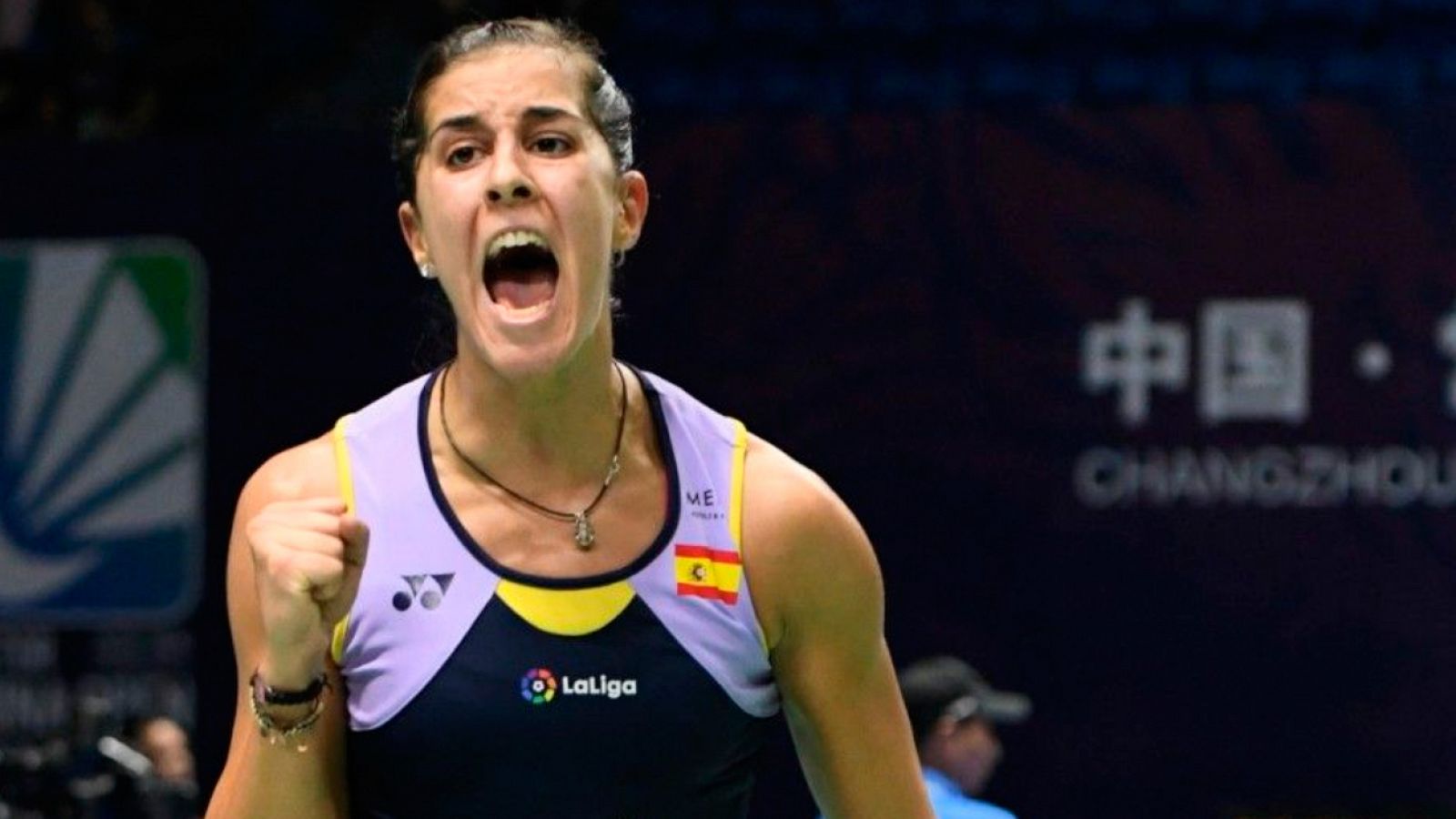 Carolina Marín gana a Beiwen Zhang en dos sets