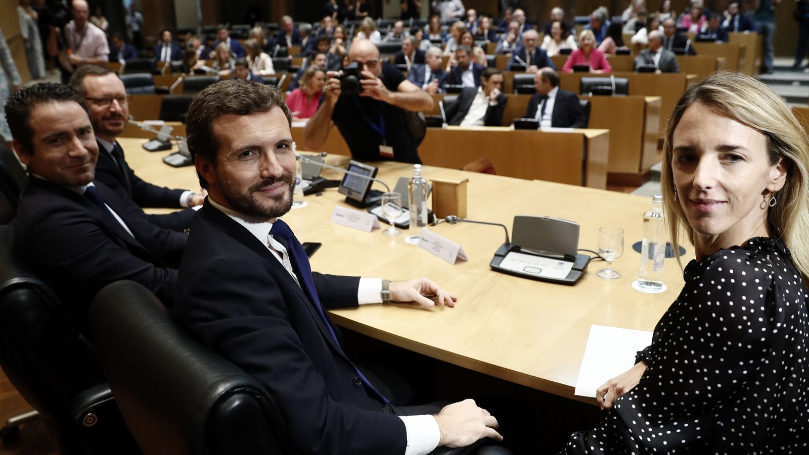 Twitter y Facebook cierran más de 350 cuentas falsas vinculadas al PP para las pasadas generales