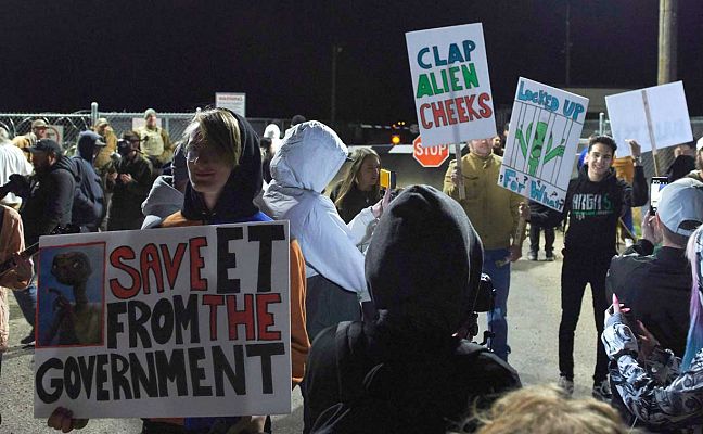 Telediario 1 - Pocos terrícolas al asalto del 'Área 51'