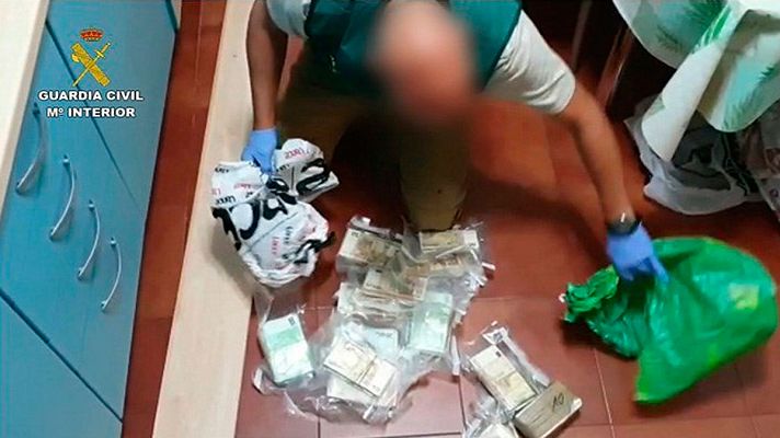 Telediario 1 - Más de 30 detenidos tras desmantelar una organización dedicada al tráfico de hachís en el Estrecho