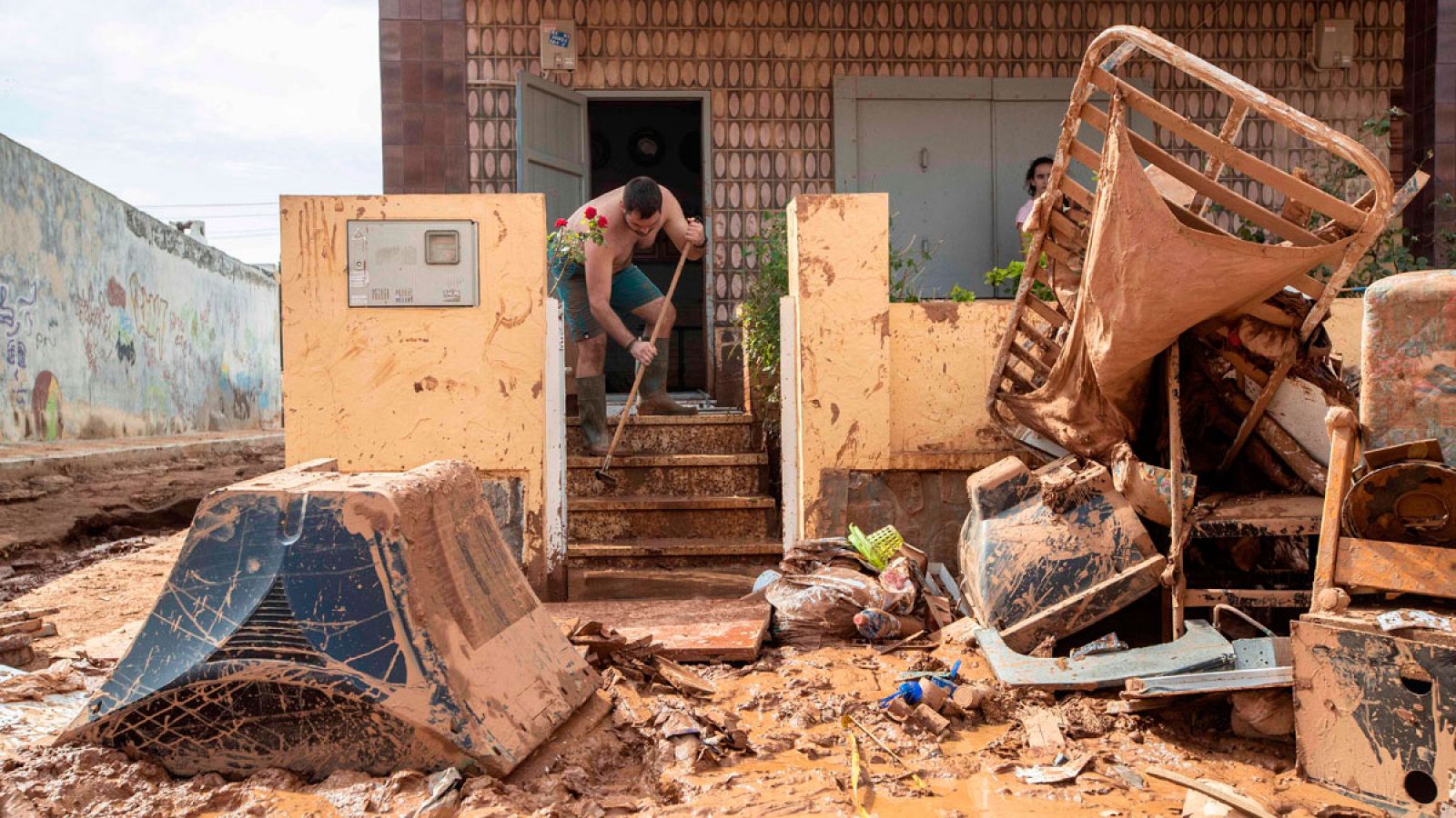 Continúan las labores de limpieza en Alcazares Murcia tras las fuertes inundaciones