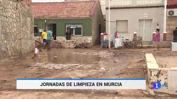 Continúan las labores de limpieza en Murcia tras las fuertes inundaciones