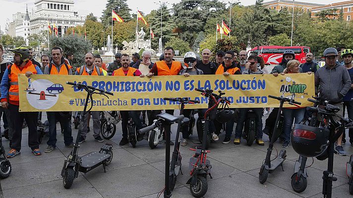 Telediario 1 - Los usuarios de patinetes se manifiestan en toda España para exigir una regulación menos restrictiva