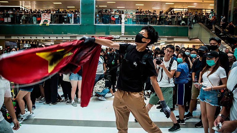 Los manifestantes de Hong Kong vuelven a tomar varios centros comerciales