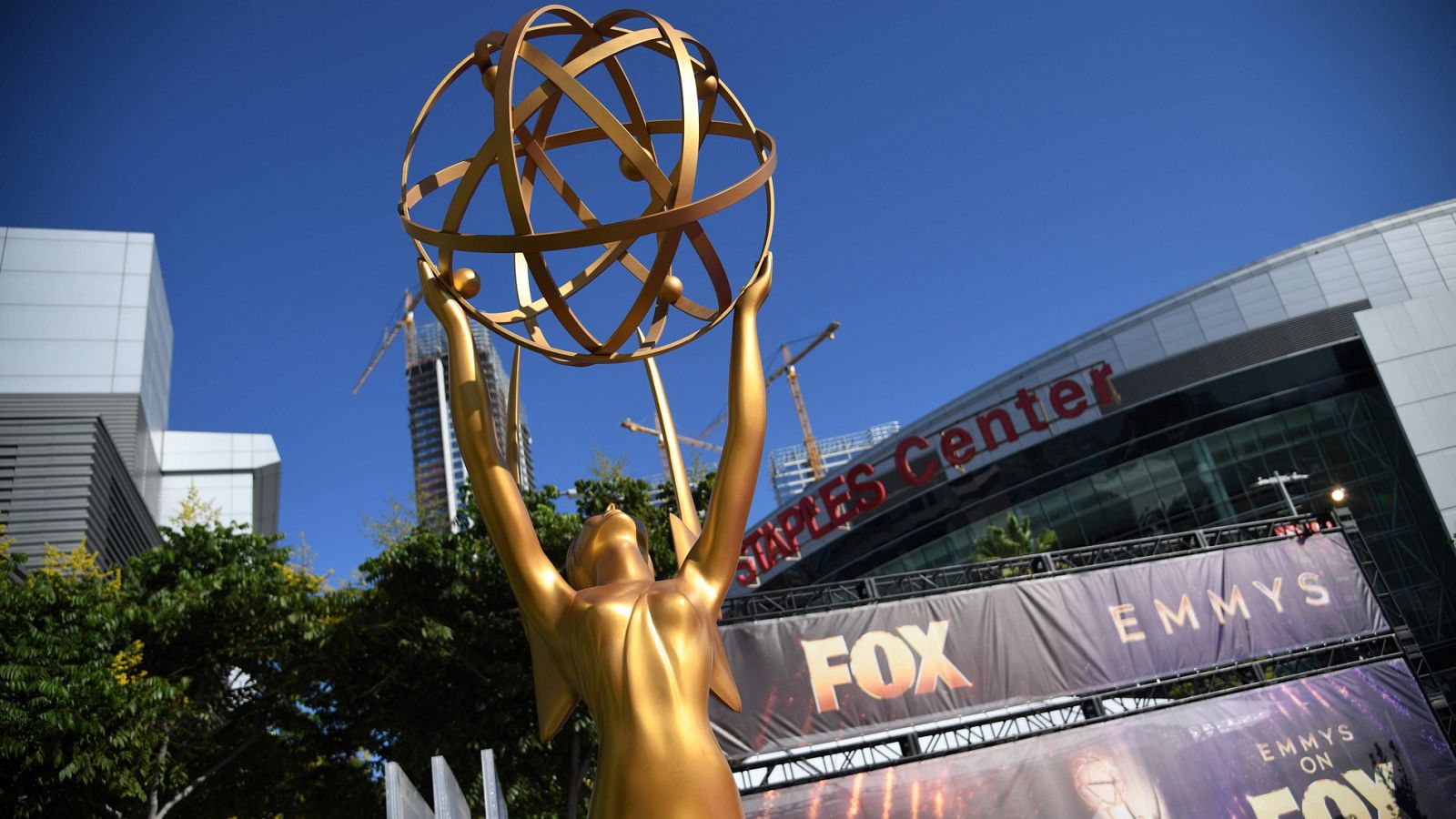 Telediario 1: 'Juego de tronos' librará su última batalla en unos premios Emmy de récord | RTVE Play