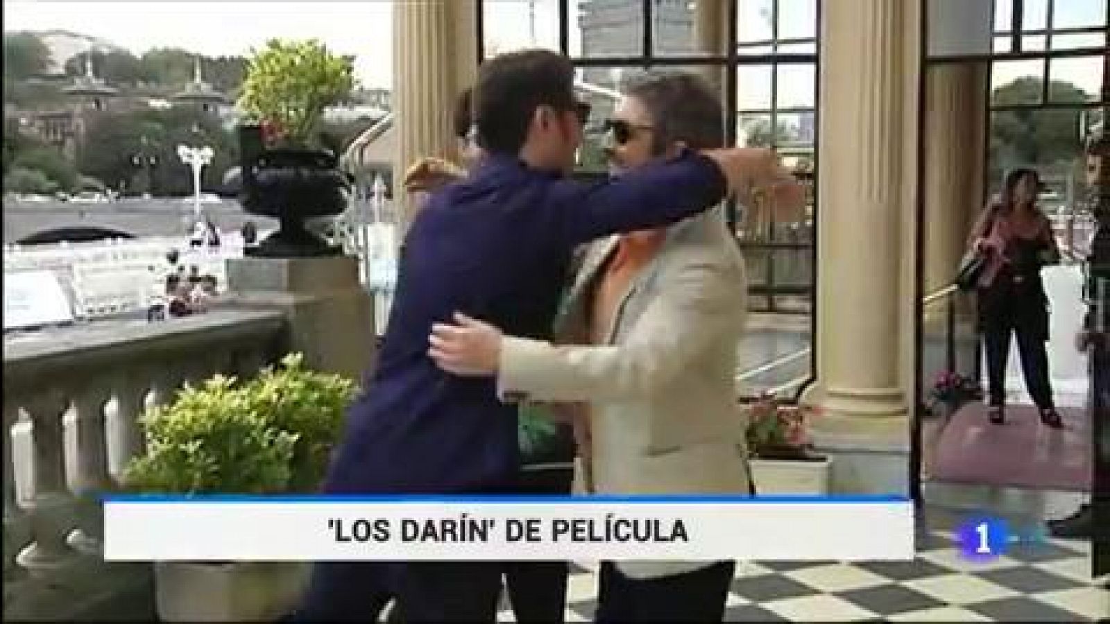 Telediario 1: Ricardo y Chino Darín presentan en San Sebastián 'La odisea de los Giles'  | RTVE Play