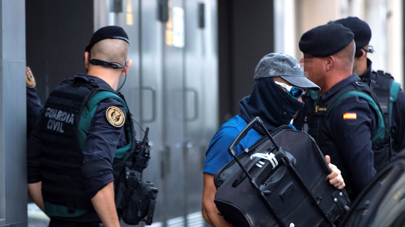 Cataluña: La Fiscalía acusa a los independentistas detenidos de preparar acciones terroristas con explosivos - RTVE.es