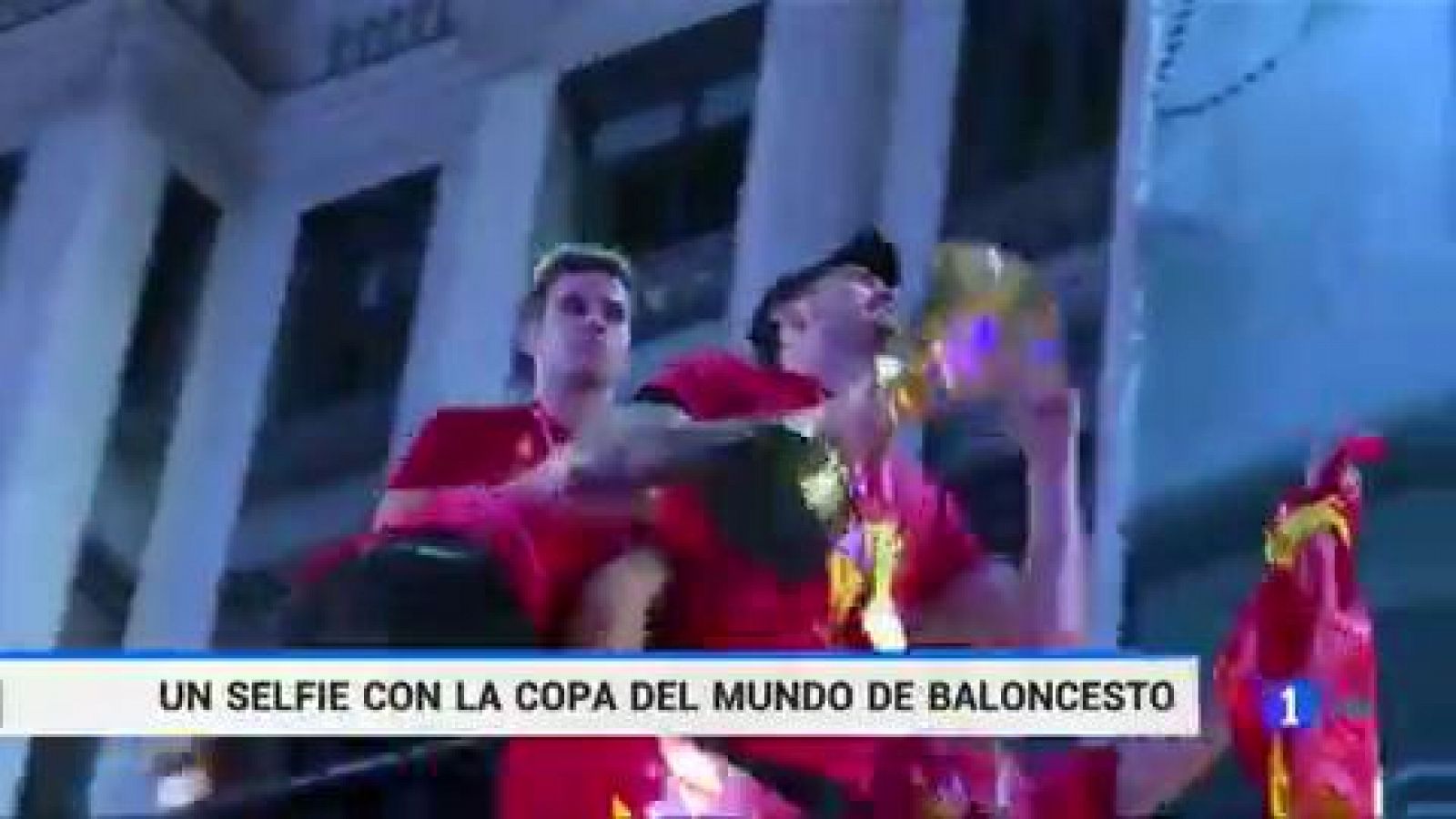 Telediario 1: La Copa del Mundo de Baloncesto se expone en la Puerta del Sol | RTVE Play