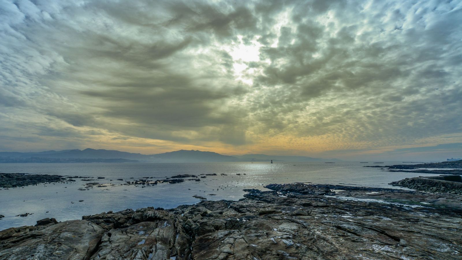 El tiempo: Lluvias en Galicia y Cantábrico y soleado en el resto del país | RTVE Play