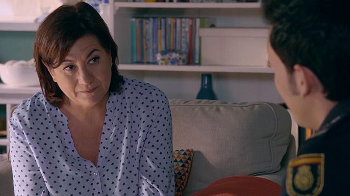 Servir y proteger - Claudia está muy orgullosa por Toni Rios