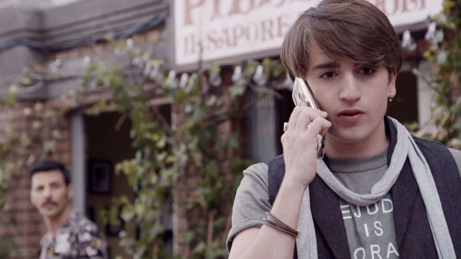 Andrea miente a Paolo