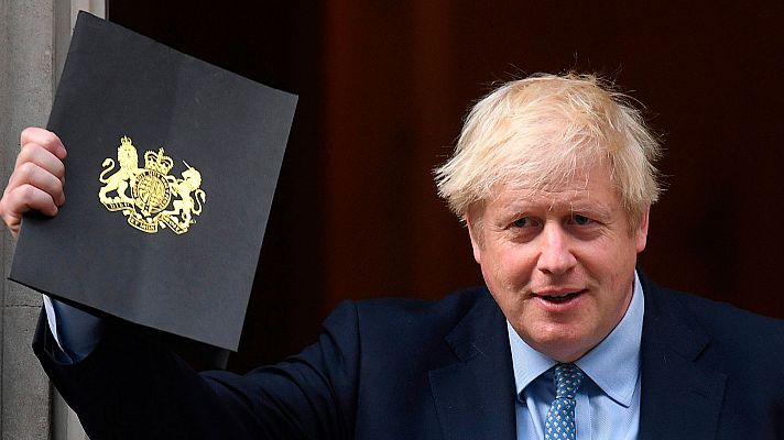 Telediario 1 - Boris Johnson reta a la oposición a destituirle o a dejarle completar el 'Brexit' en la reapertura del Parlamento