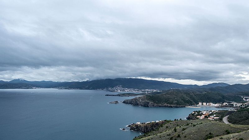 Lluvia en Galicia y Cataluña y en el resto, sol y más calor - ver ahora