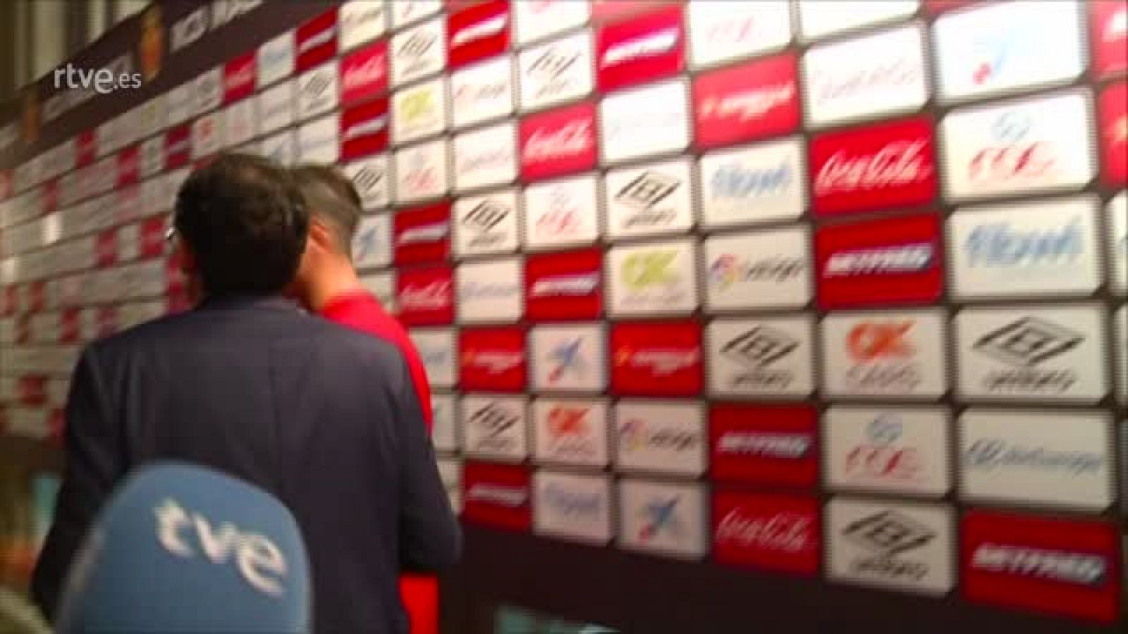 Sin programa: Morata se encara con un aficionado que le acusó de no cumplir | RTVE Play