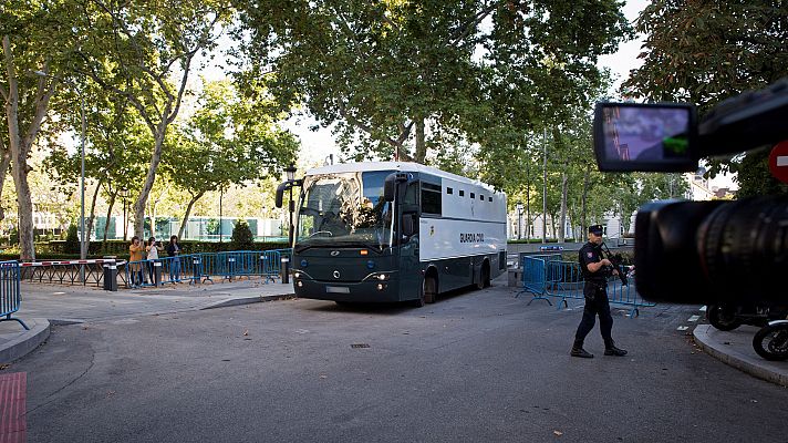 Telediario 1 - El juez decreta prisión comunicada y sin fianza para los siete CDR detenidos por preparar explosivos