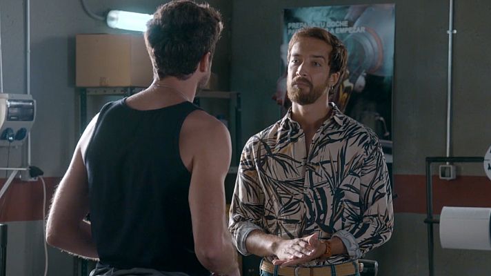 Servir y proteger - Paolo visita el taller de Álvaro