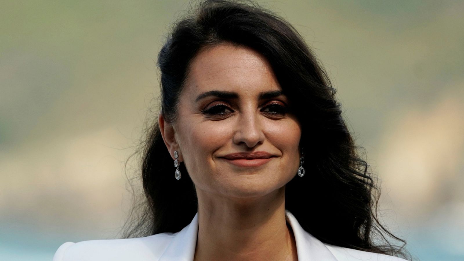 Penlope Cruz: "He trabajado a un ritmo muy acelerado, igual debera parar un aito"