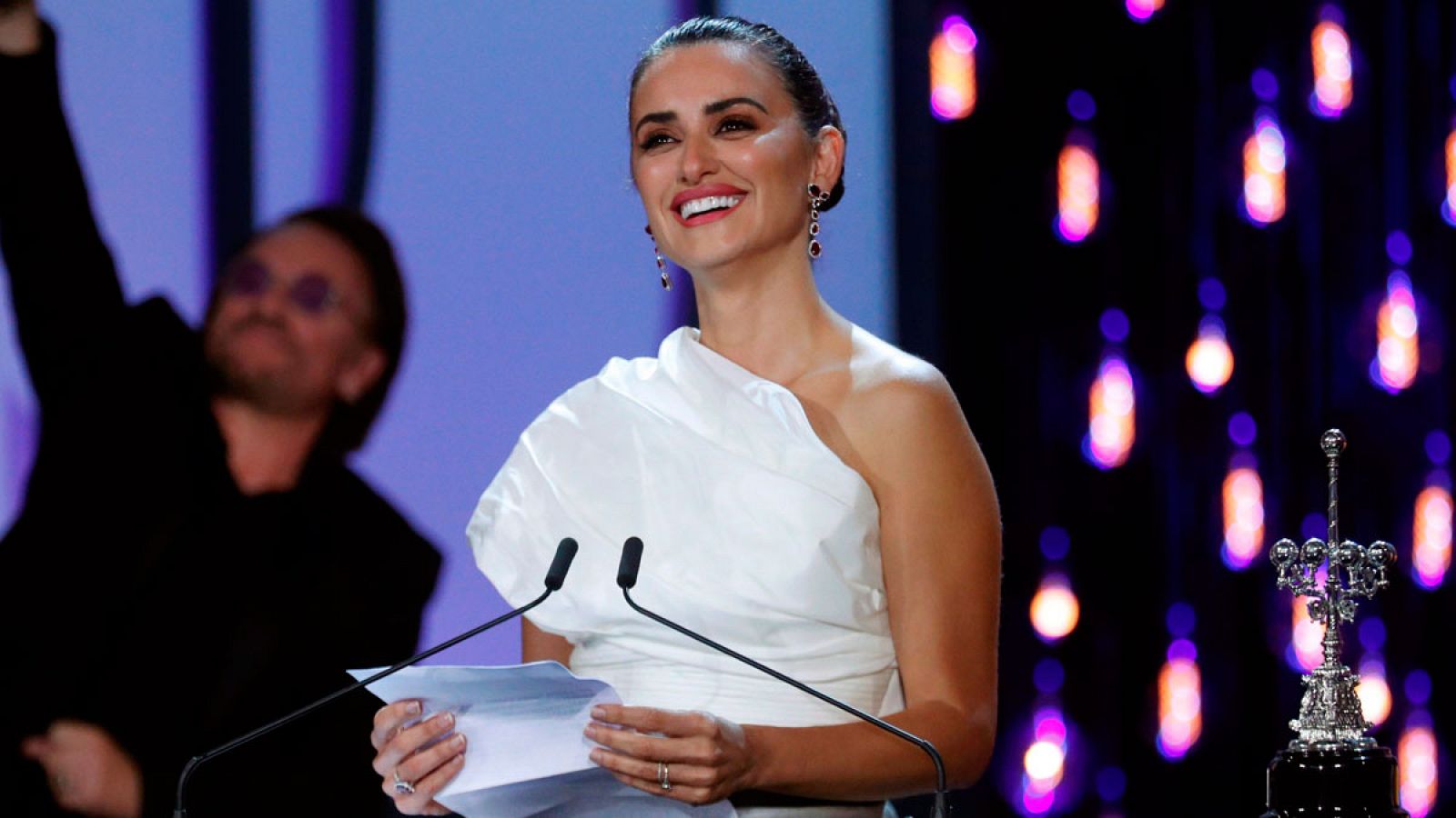 Penélope Cruz recoge el Premio Donostia con un aplaudido alegato contra la violencia de género