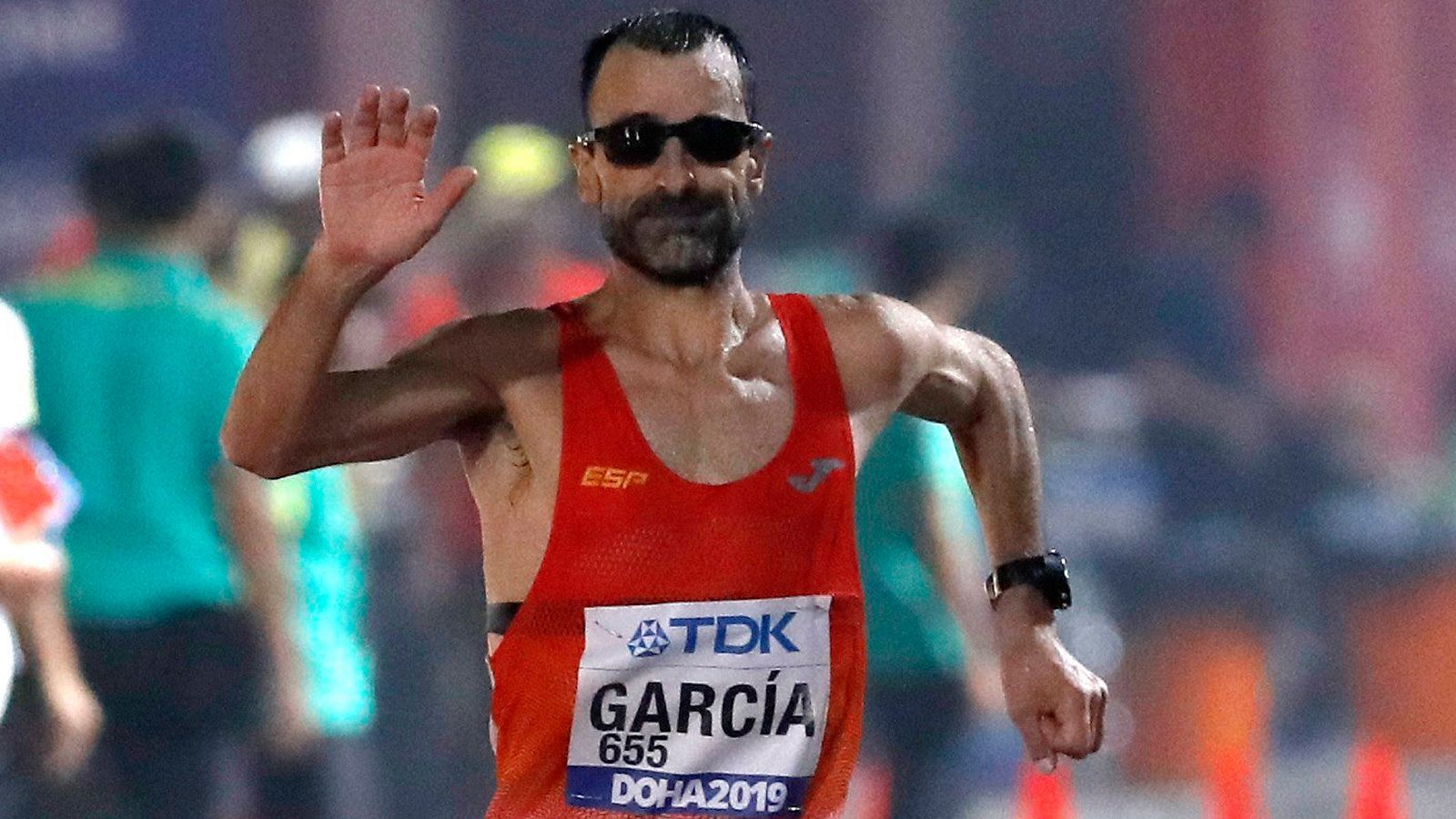 Los marchadores españoles Jesús Ángel García Bragado y Julia Takacs han finalizado en octava posición en la prueba de 50 kilómetros marcha del Mundial de Doha 2019