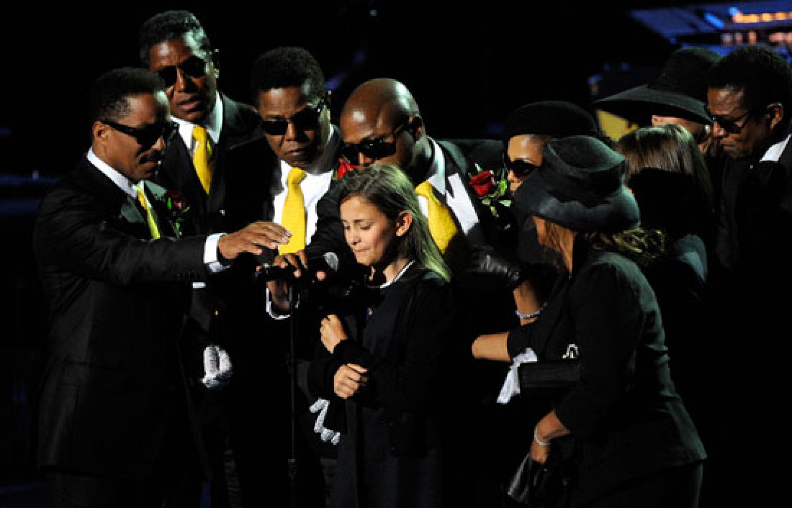 Con esta intervención ha terminado la ceremonia en homenaje a Michael Jackson.