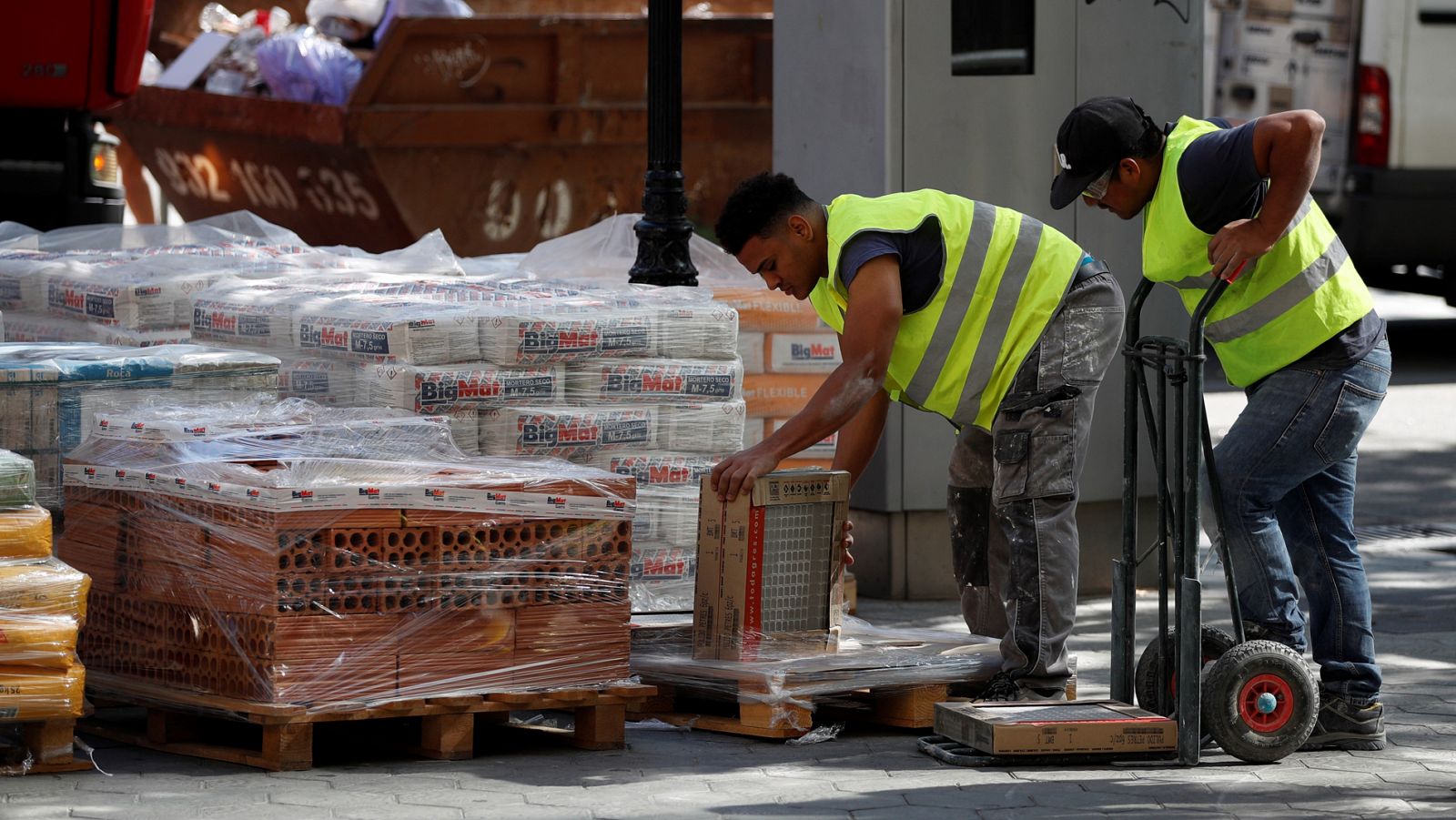 La economía española frena hasta el 0,4 % en el segundo trimestre por el parón del consumo y la inversión