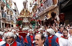 Pamplona acompaña a su santo en procesión