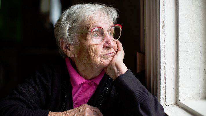 La epidemia de la soledad se extiende entre los ancianos