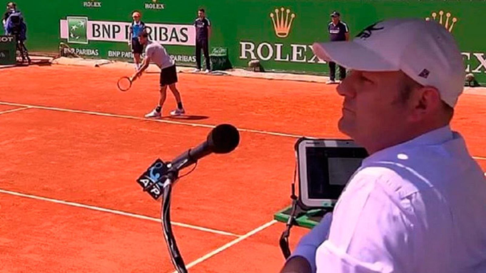 Suspenden a un juez de silla por comentarios sexistas a una recogepelotas