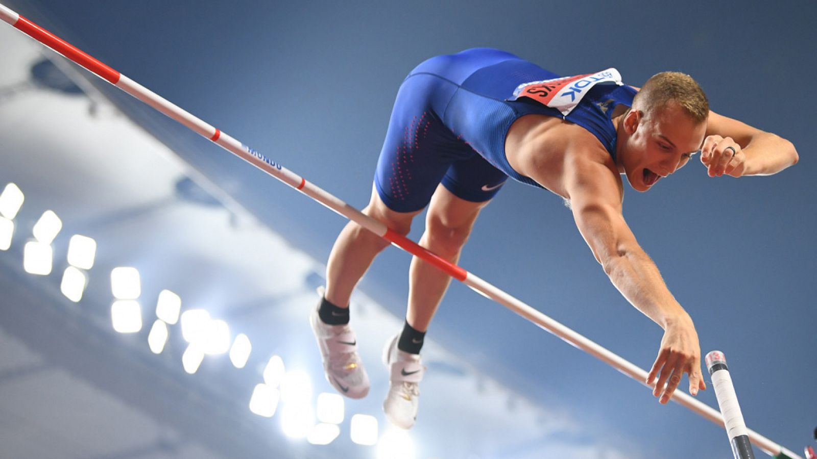 Mundial de atletismo | Kendricks, primero que revalida en pértiga desde Bubka