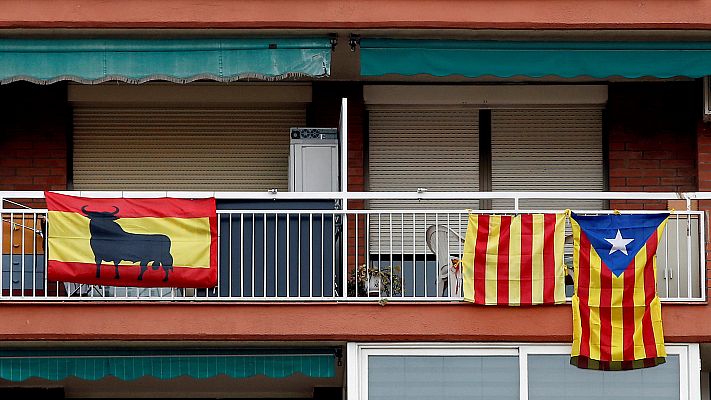 Telediario 1 - Crecen en Cataluña los contratos que prohíben colgar banderas en los balcones