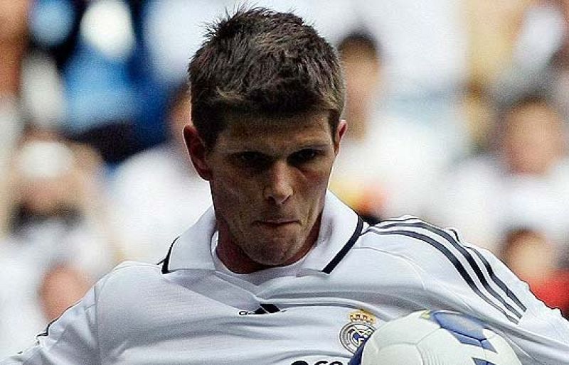  Los jugadores Xabi Alonso y Ribéry están cada vez más lejos de formar parte del club blanco. Por su parte, el holandés Huntelaar podría ser fichado por el  Stuttgart.