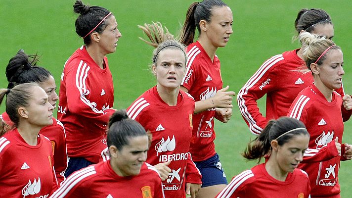 Telediario 1 - La selección española, ilusionada en vísperas del primer partido de la clasificación para el Europeo