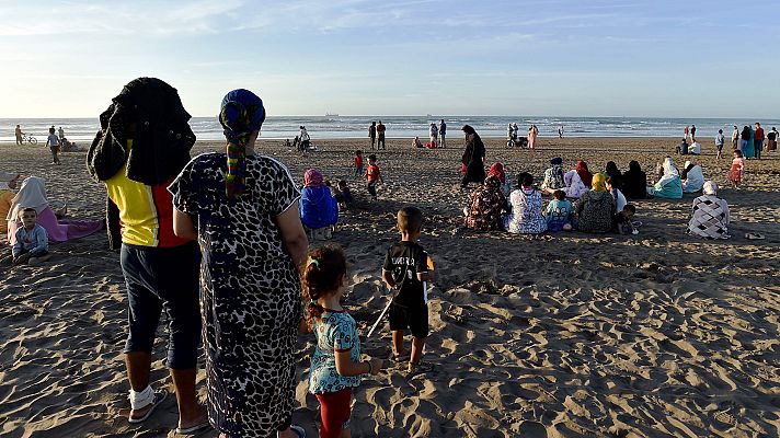 Telediario 1 - Naufragio en Casablanca: las familias esperan que el mar devuelva los cadáveres de los ahogados