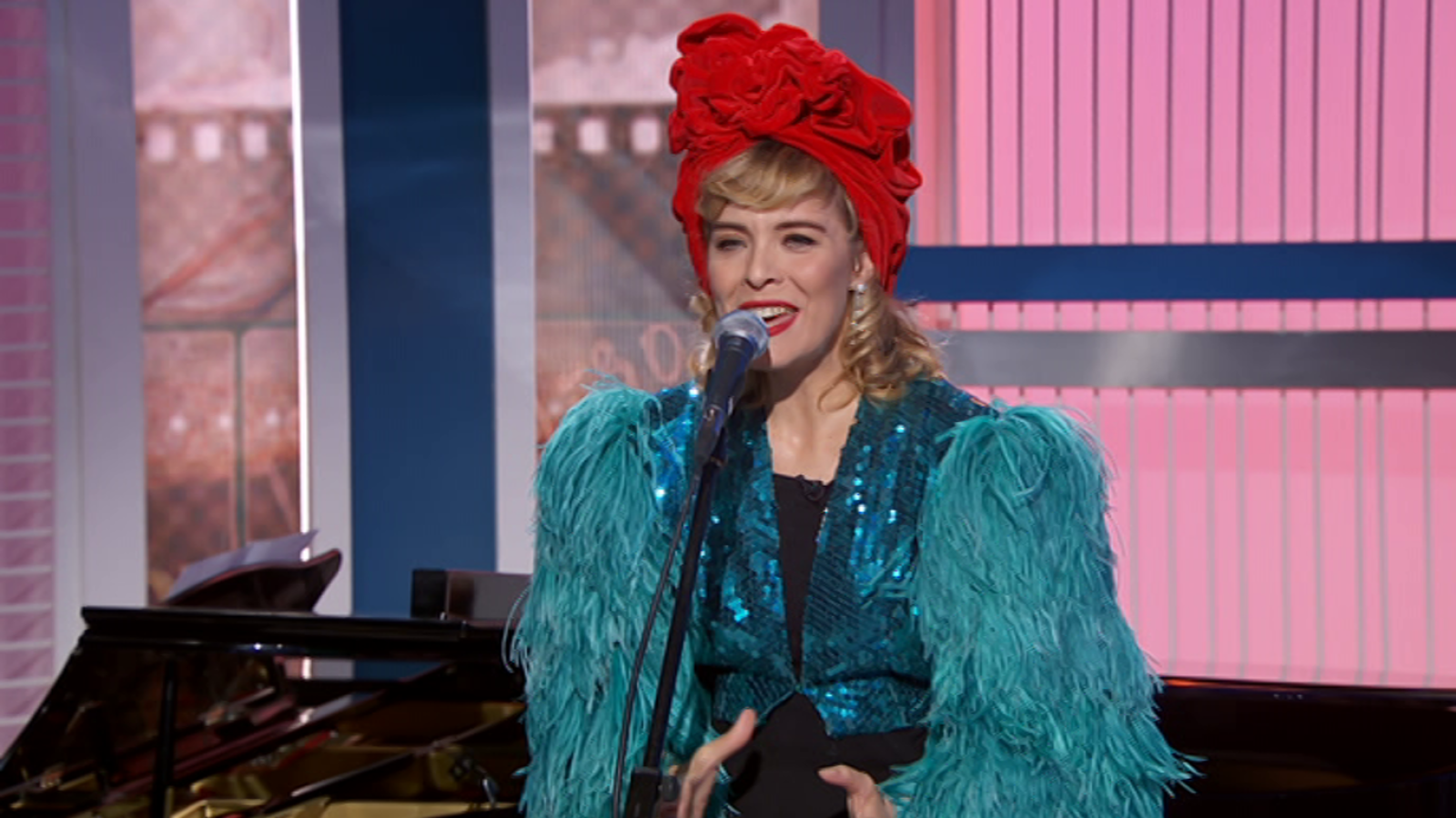 Cine de barrio - Pierna creciente, falda menguante - ver ahora