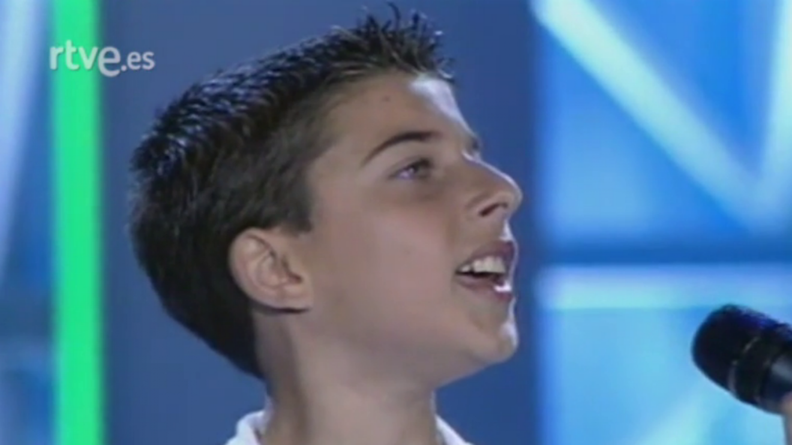 Chiqui Cantó (Blas Cantó) canta en la final de los Premios Veo Veo Internacional 2003