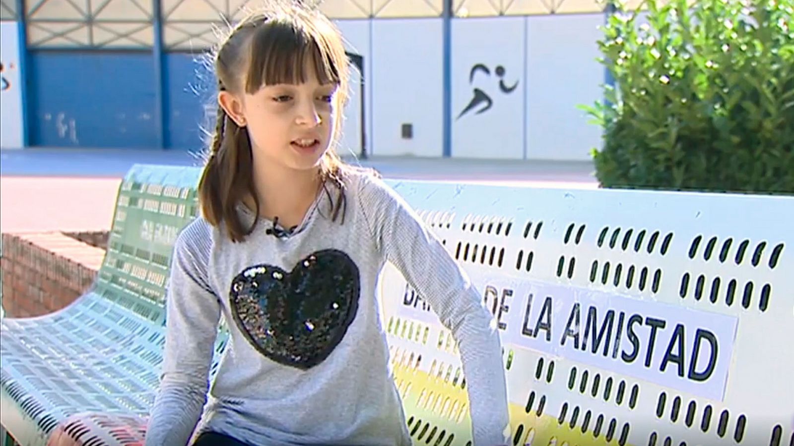 Haizea, la niña que pidió un "banco de la amistad" en su colegio - RTVE.es